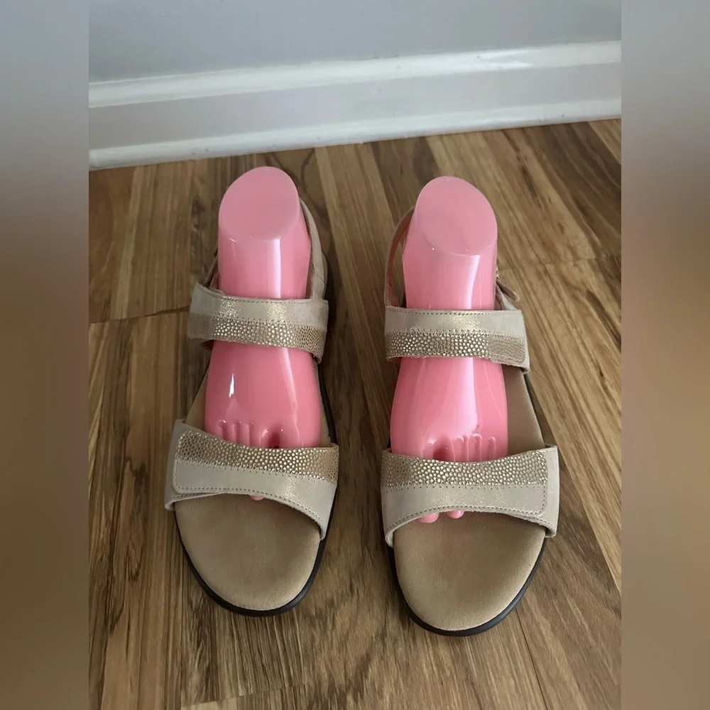 NWOT SAS Women’s Casual Nudu Heel Strap Sandal Golden Color Size 11.5 M